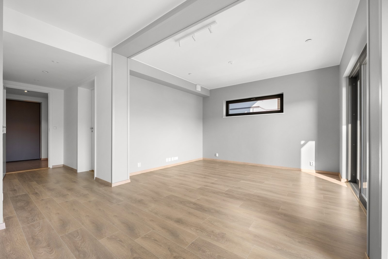 Stuen er enkel å møblere i ønskede soner. Galleribilde