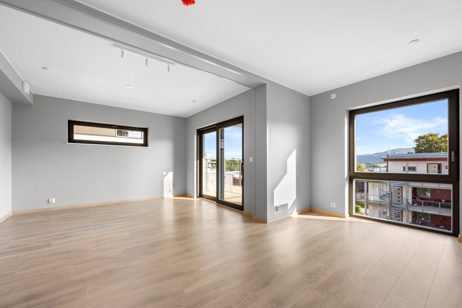 Utgang til balkong fra stuen. Galleribilde