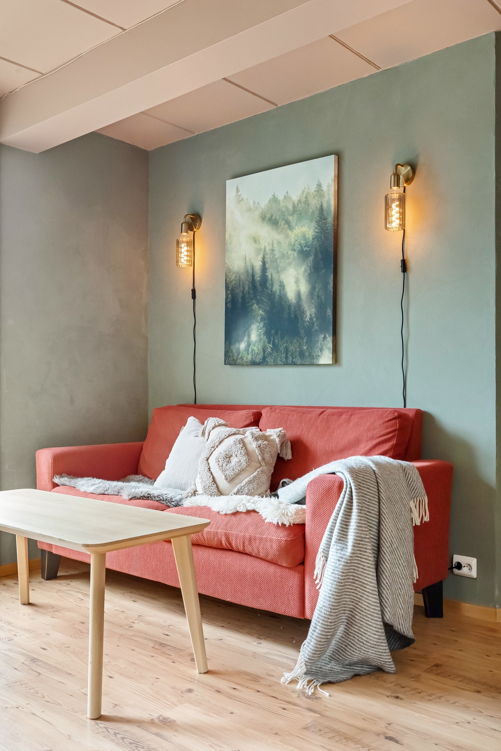 Malte overflater med kalkmaling i en lun og moderne farge Galleribilde