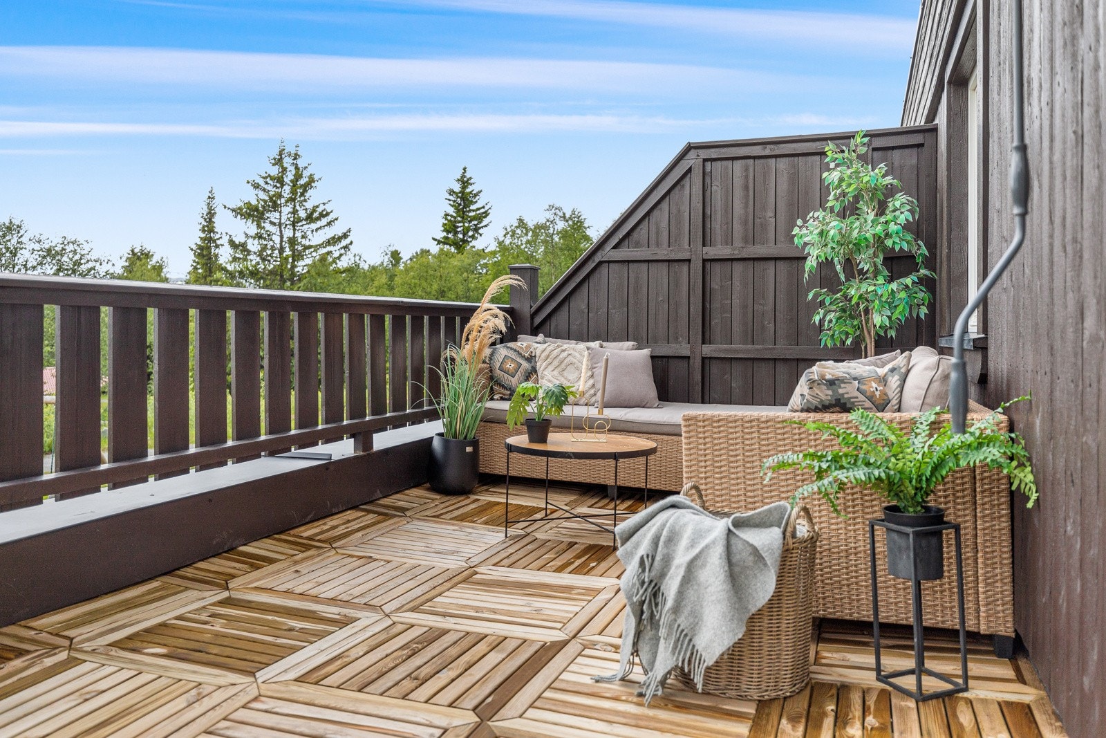 Terrassen har plass til sittegruppe Galleribilde