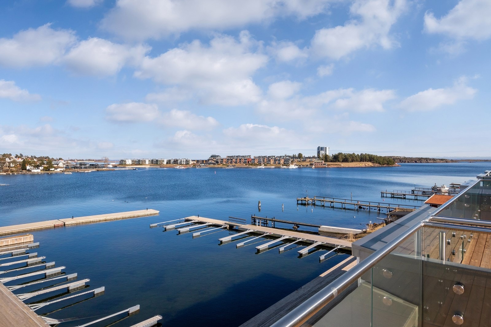 Fantastisk utsikt mot havnen Galleribilde