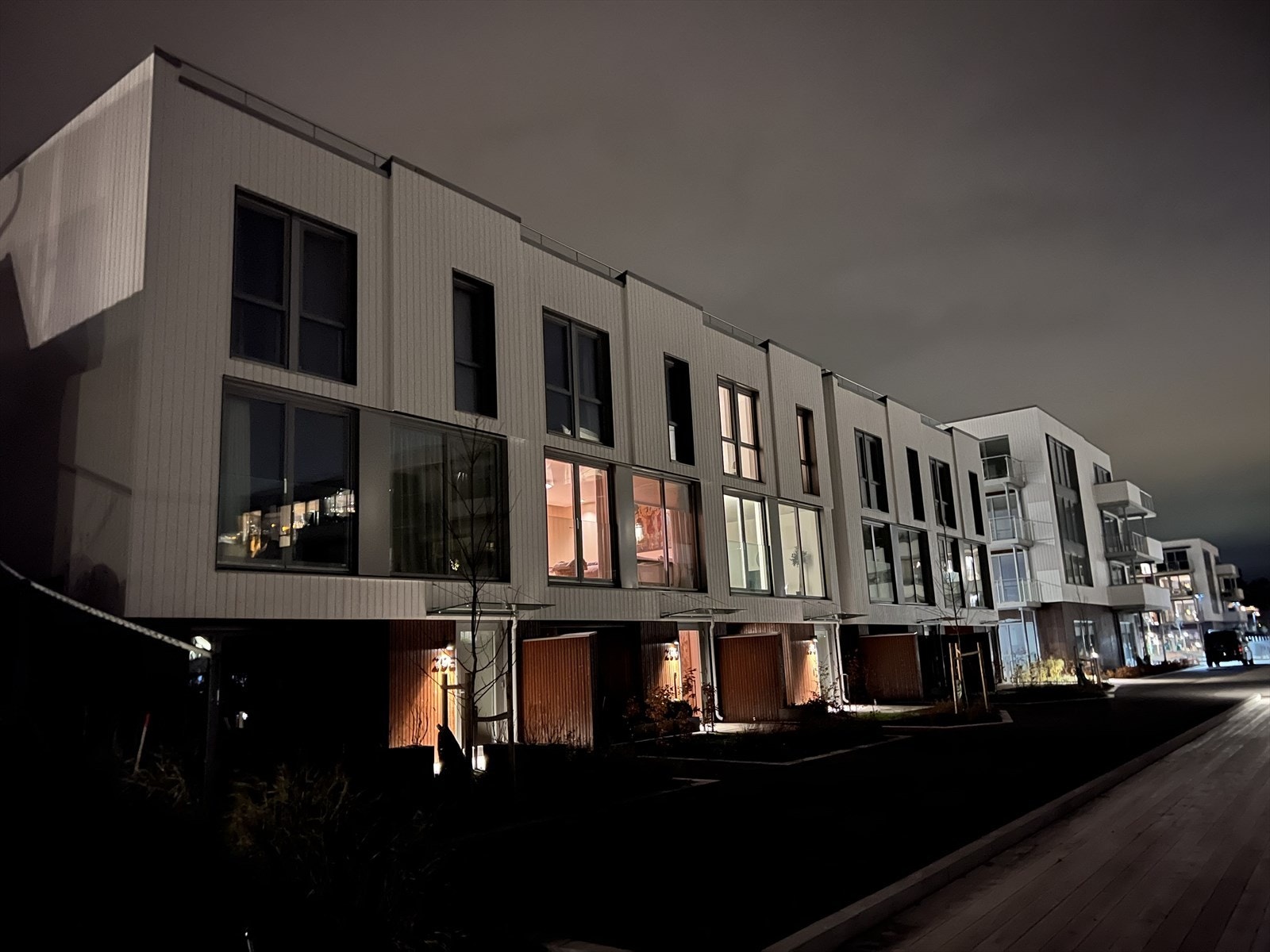 Fasade kveld Galleribilde