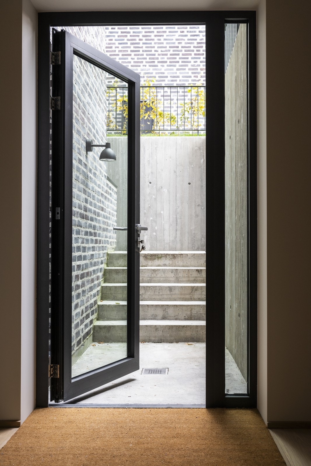 Egen inngang til kjelleren Galleribilde