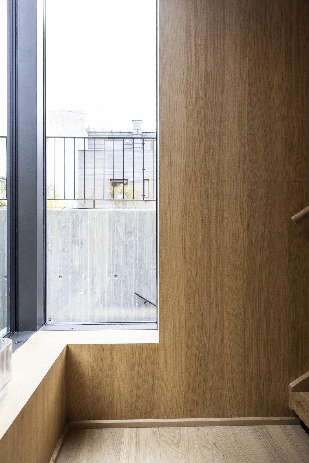 Hjørnevindu mot hage Galleribilde