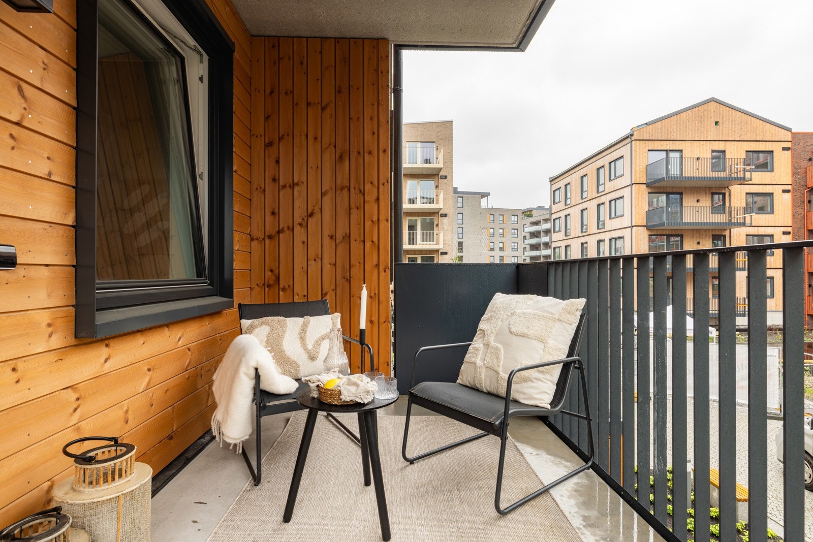 Balkongen er yndet som et ekstra rom på varme sommerdager. Galleribilde