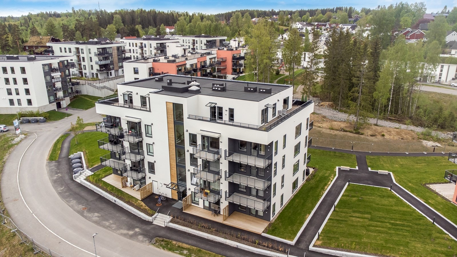 Blokka ligger meget sentralt på Råholt med gangavstand til alt. Galleribilde