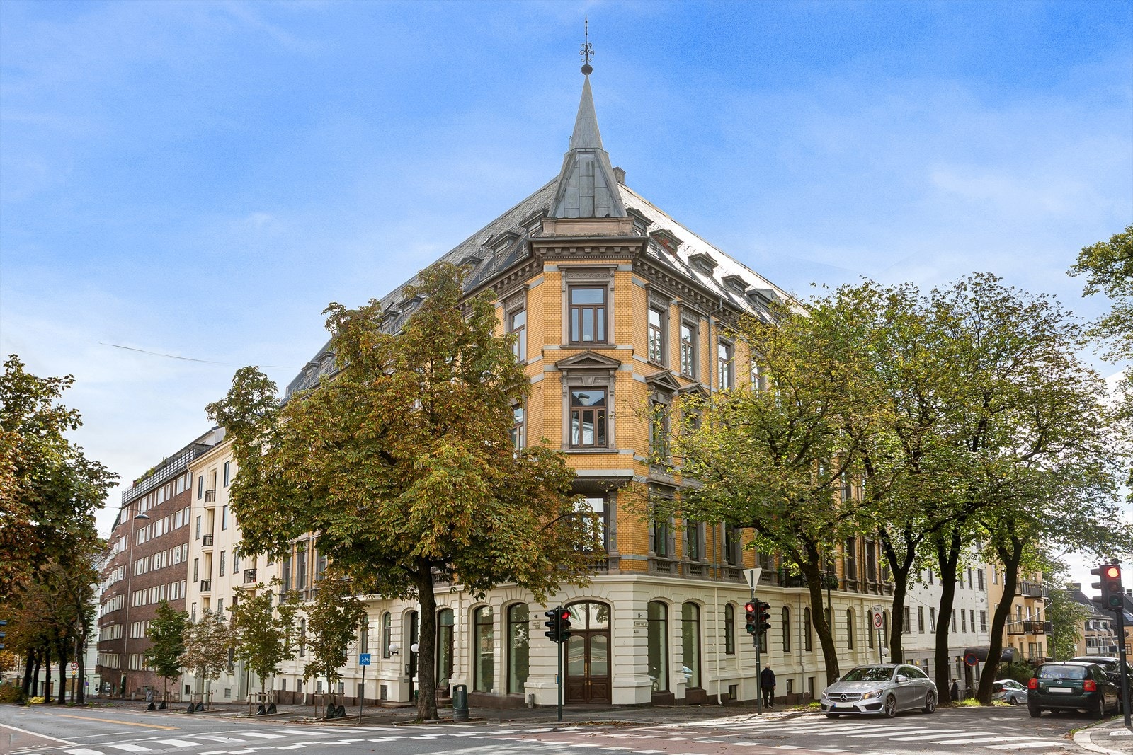 Leiligheten er beliggende i en ærverdig bygård fra 1900 Galleribilde