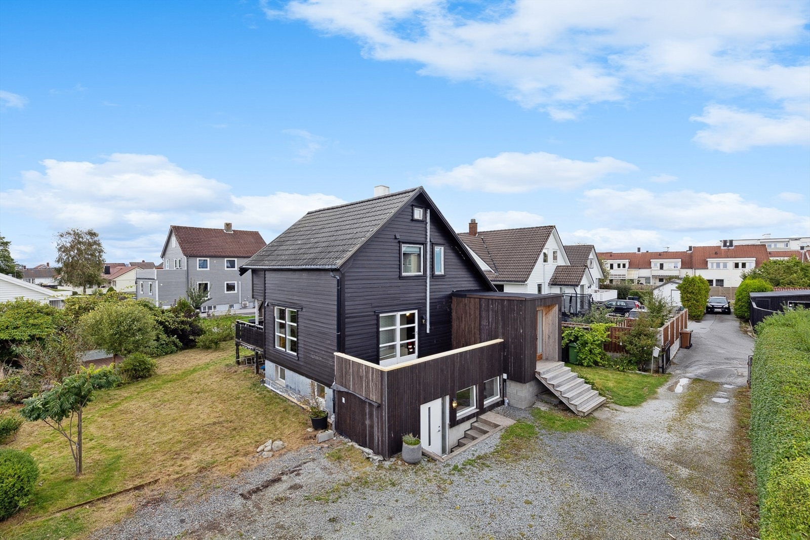 Innholdsrik enebolig med oppussingsbehov og sentral beliggenhet på Hundvåg. Galleribilde