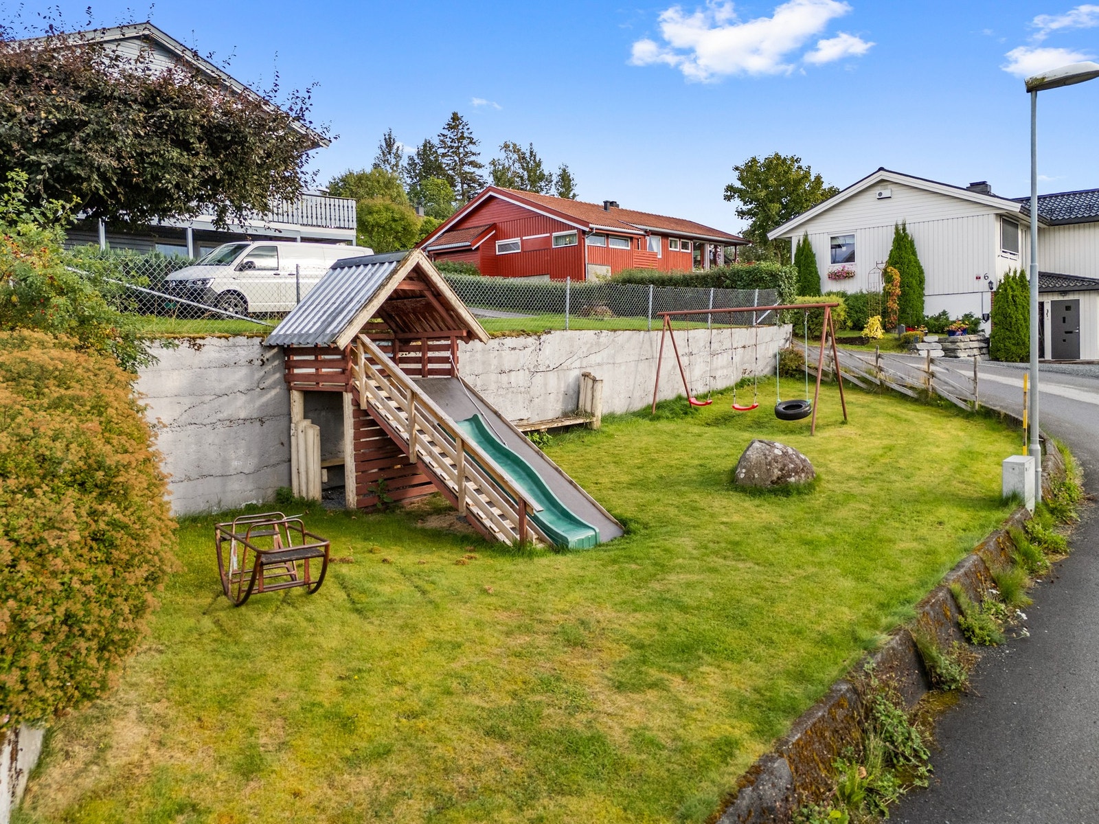 Lekeplass i nærheten. Galleribilde