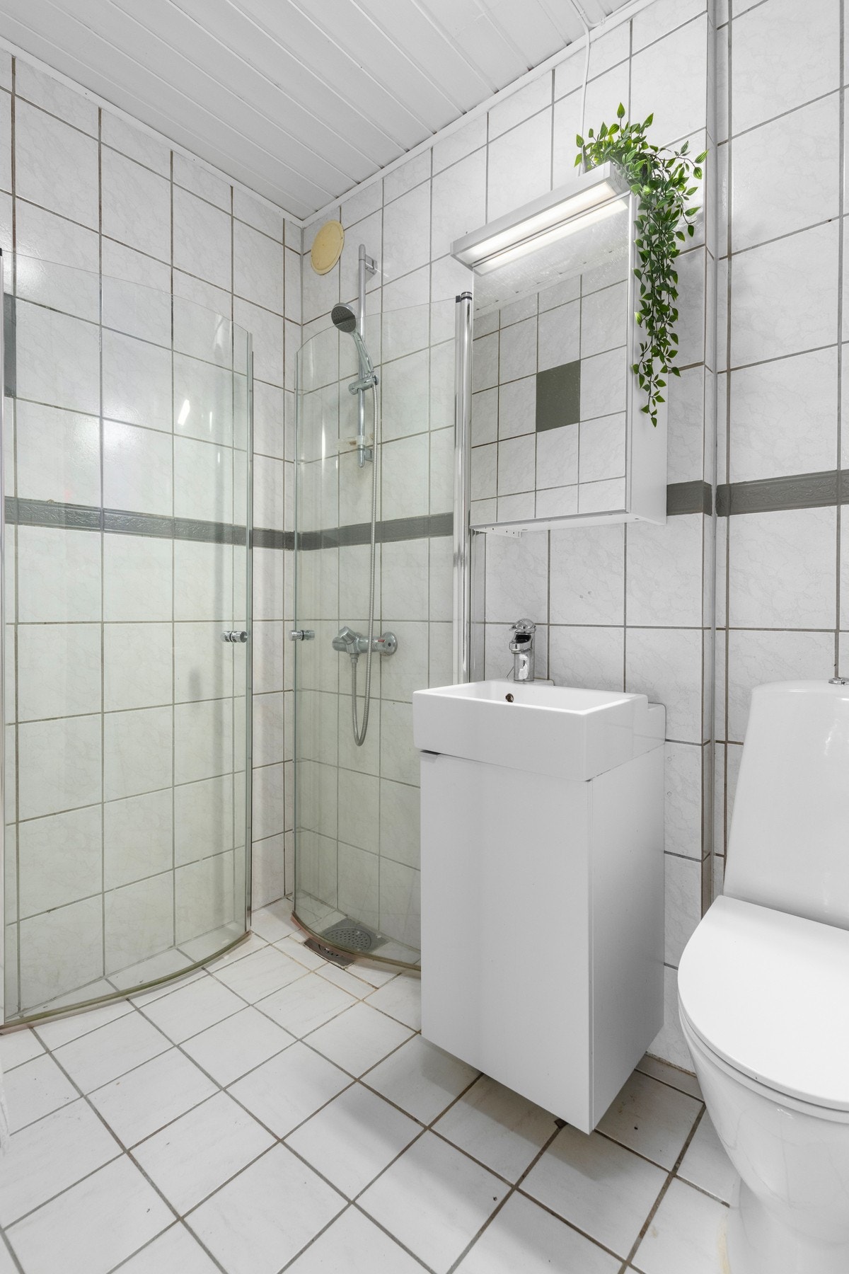 Bad i sokkeletasjen. Galleribilde