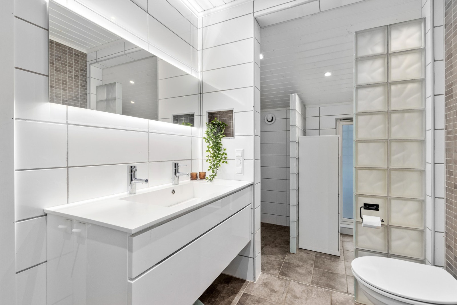 Flislagt bad. Galleribilde