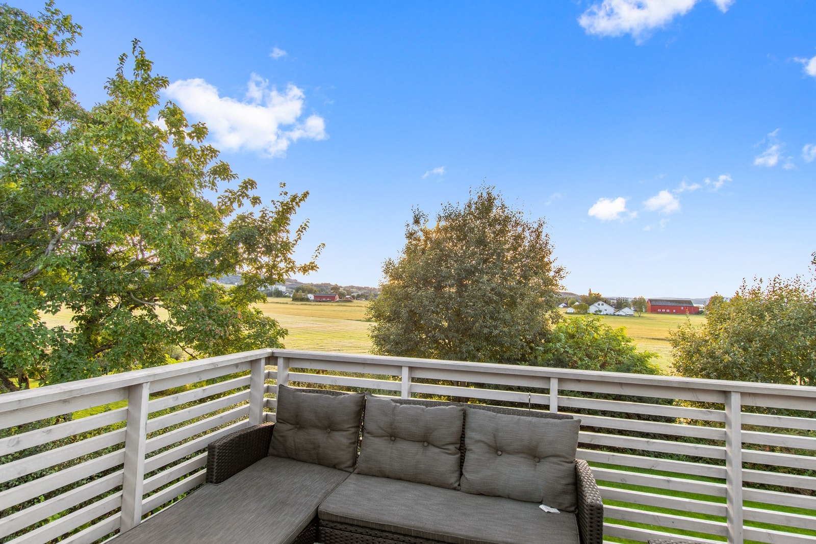 Utsikt fra terrassen - flotte solforhold! Galleribilde