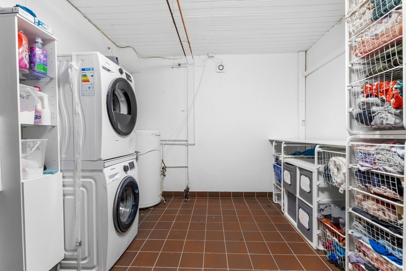 Vaskerom i sokkeletasjen. Galleribilde