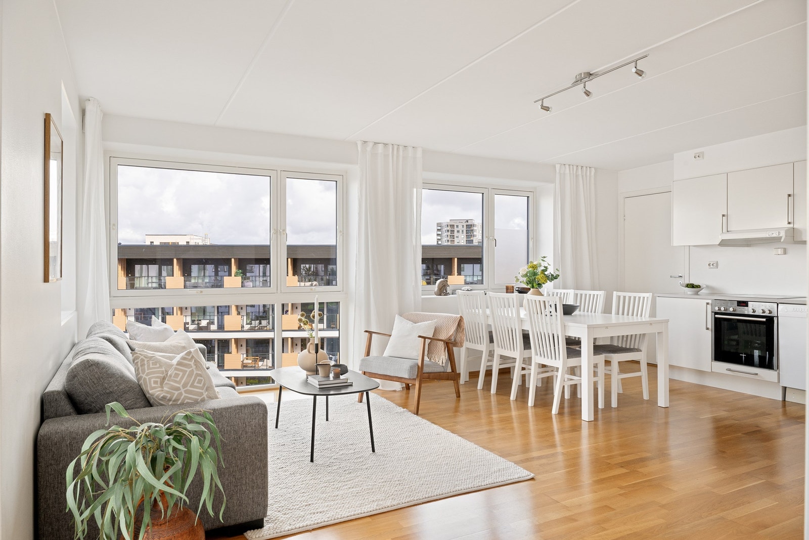 Lys og moderne leilighet beliggende i byggets 3 etasje. Galleribilde