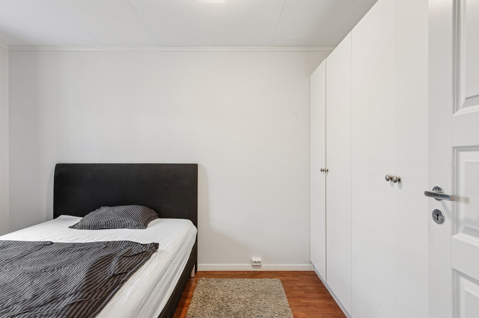 Vinduene i leiligheten er 3-lags isolerglass fra 2015, som bidrar til energieffektivitet. Galleribilde