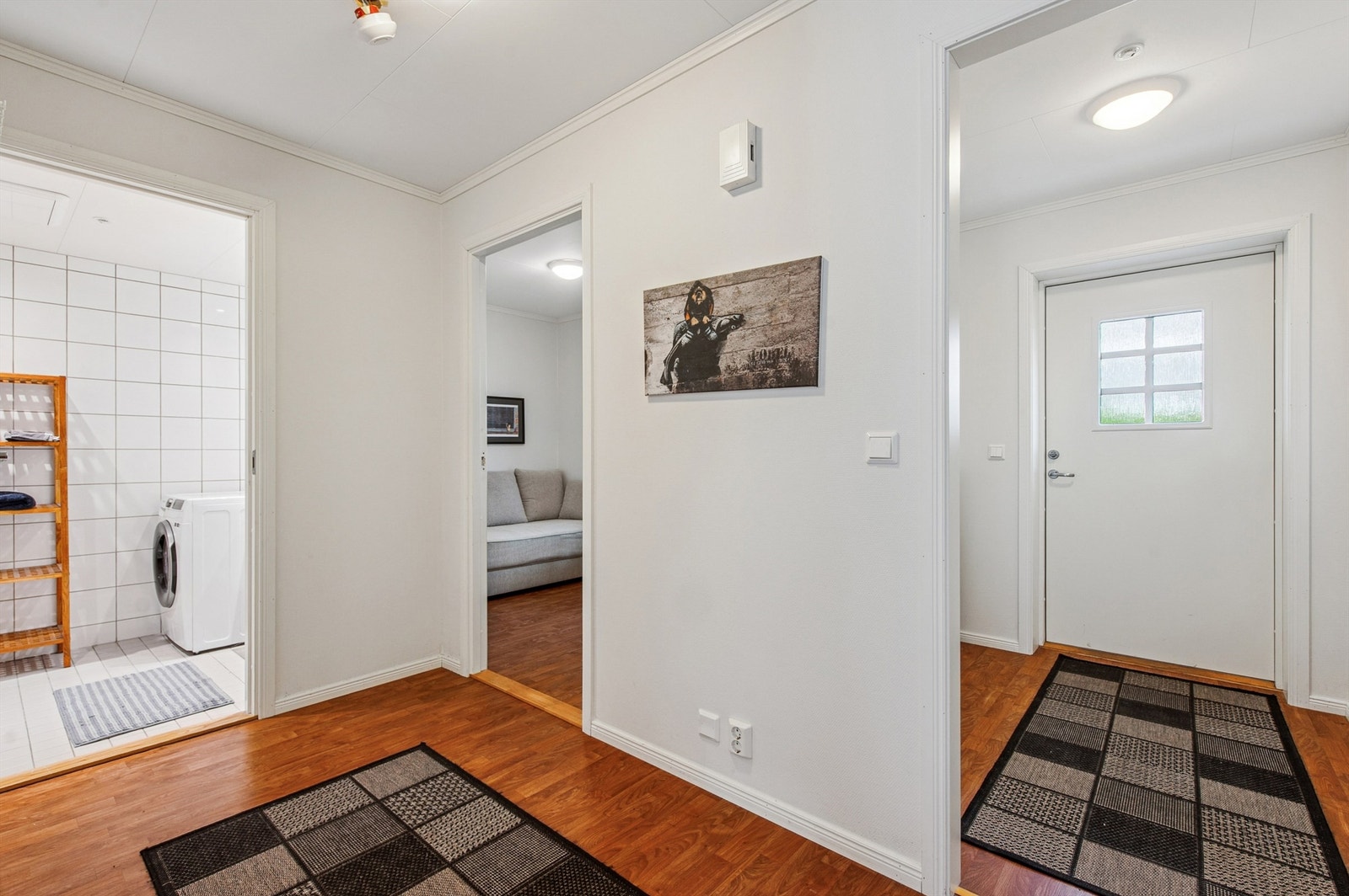 Fra gangen er det tilgang til bad, bod og begge soverommene. Galleribilde
