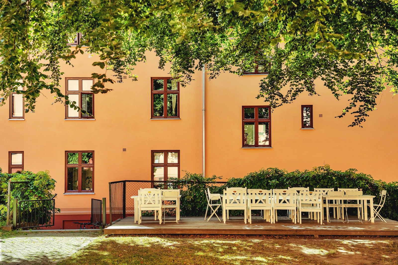 Borettslaget disponerer to velholdte bakgårdsrom. Galleribilde