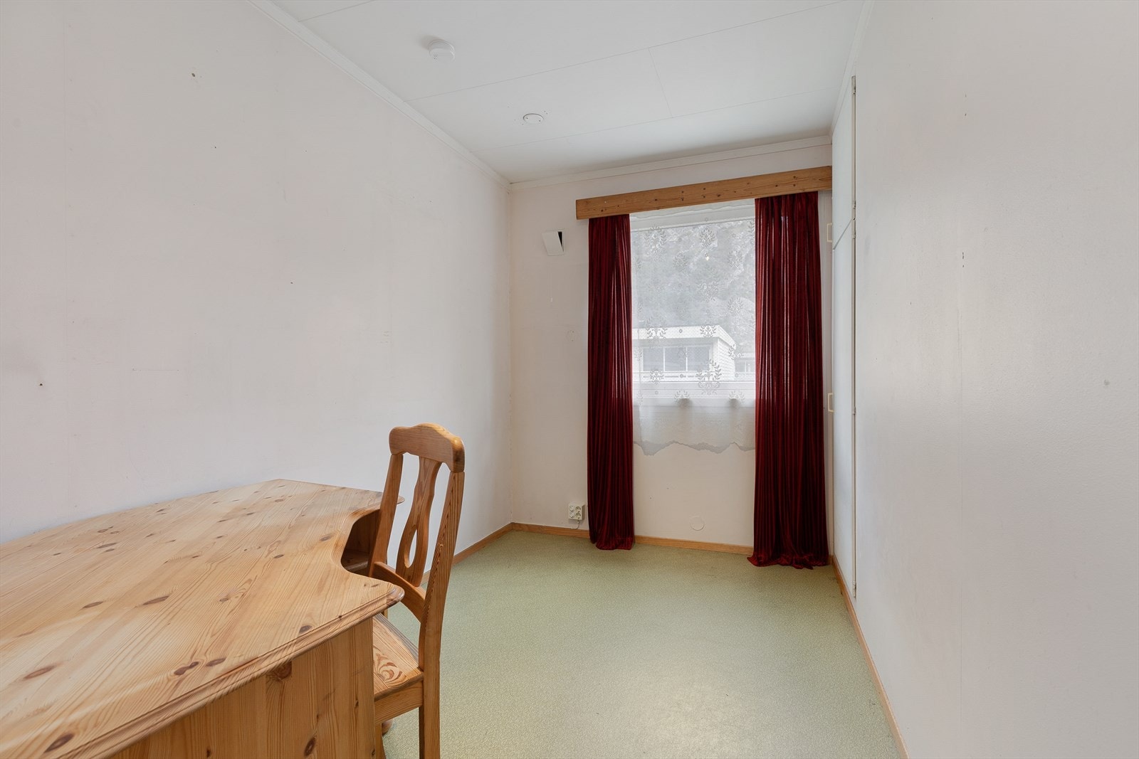 Romma kan fint nyttast til kontor eller barnerom. Begge romma har innebygde skap til oppbevaring. Galleribilde