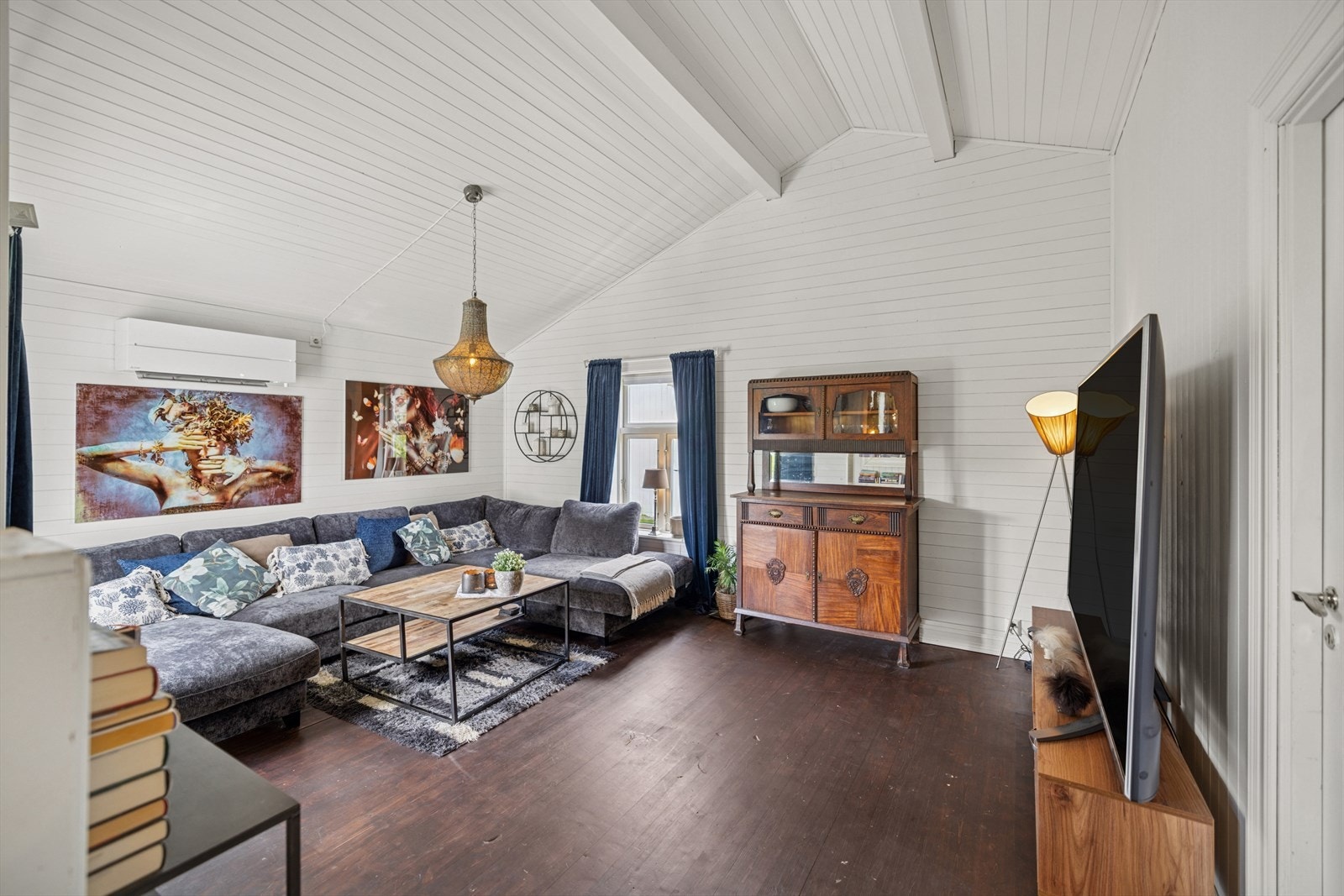 Tilbygg med TV-stue og soverom. Galleribilde