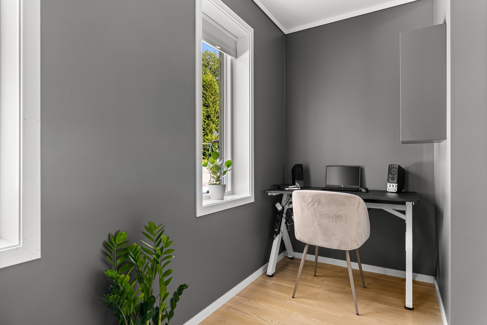 Nisje, perfekt for kontor eller fremtidig garderobe. Galleribilde