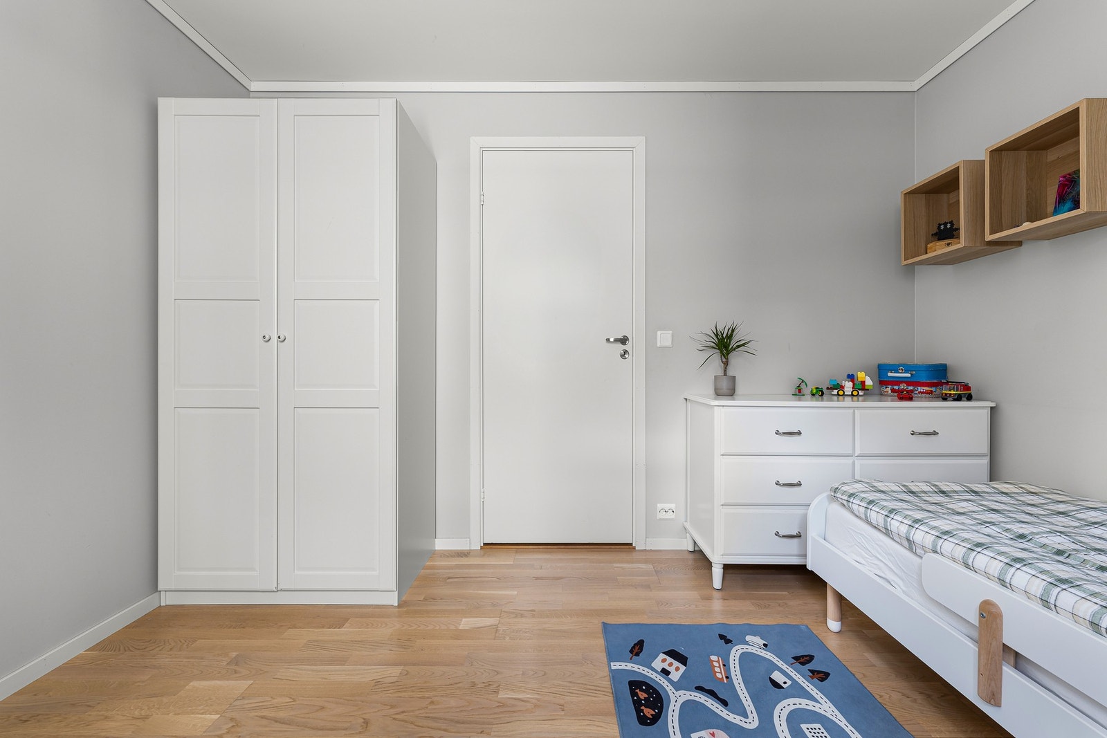 God plass til garderobeskap. Galleribilde