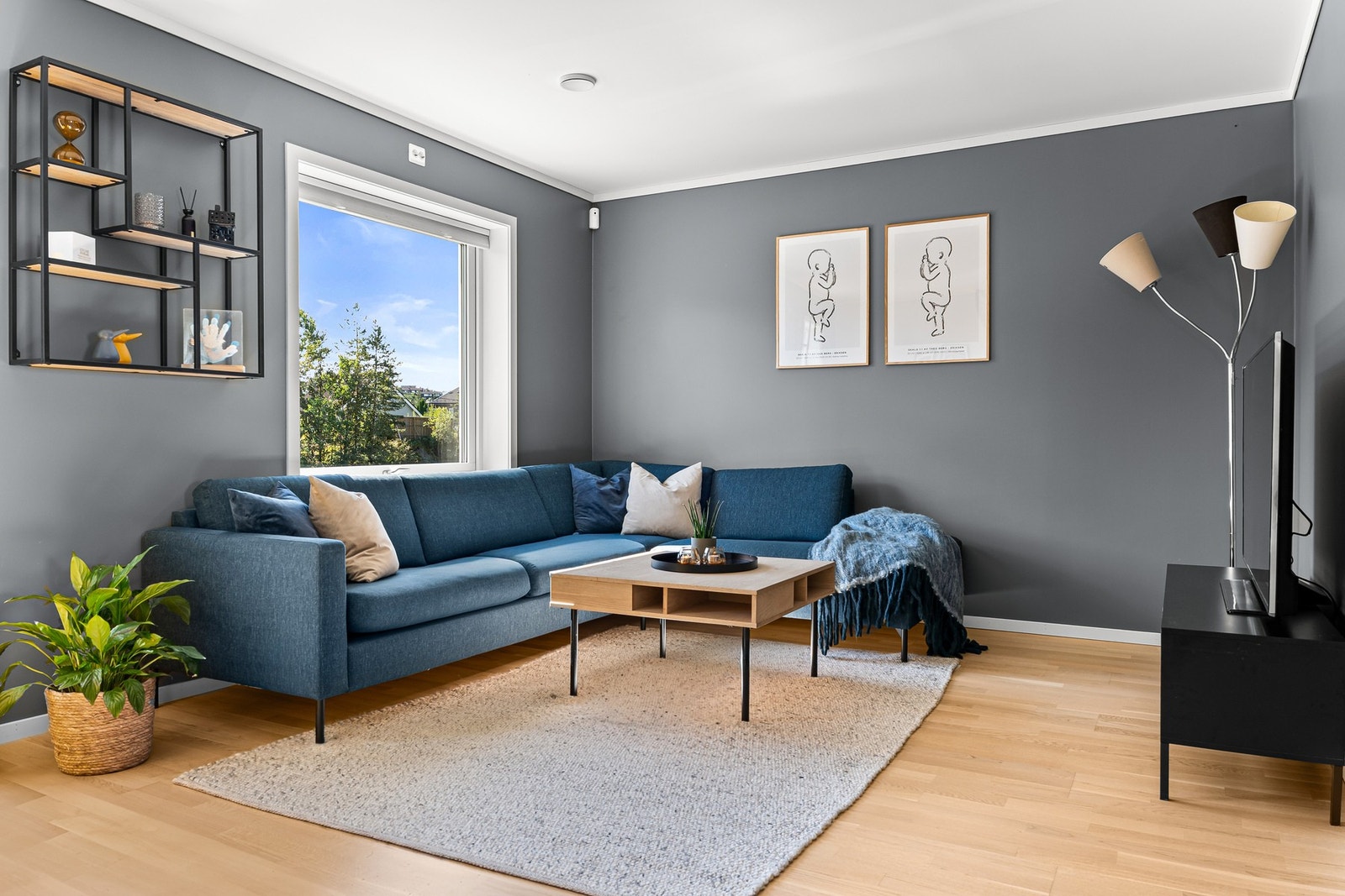 Koselig sofakrok med varm atmosfære - perfekt for familiehygge. Galleribilde