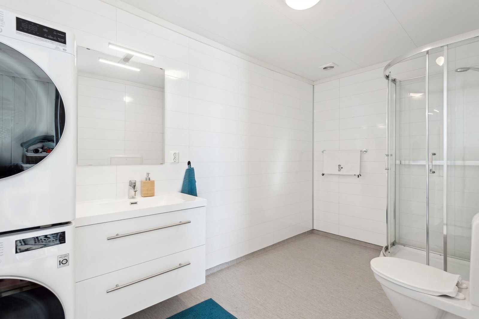 Det tredje badet er også plassert i andreetasje. Galleribilde