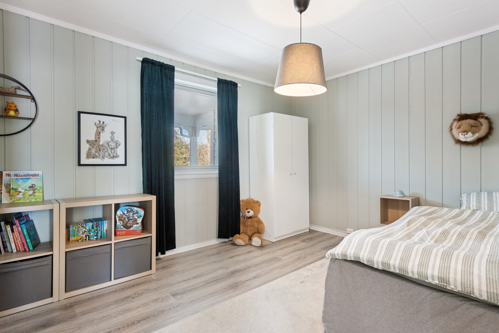 Soverommene har god plass til både seng, garderobe og skrivepult. Galleribilde