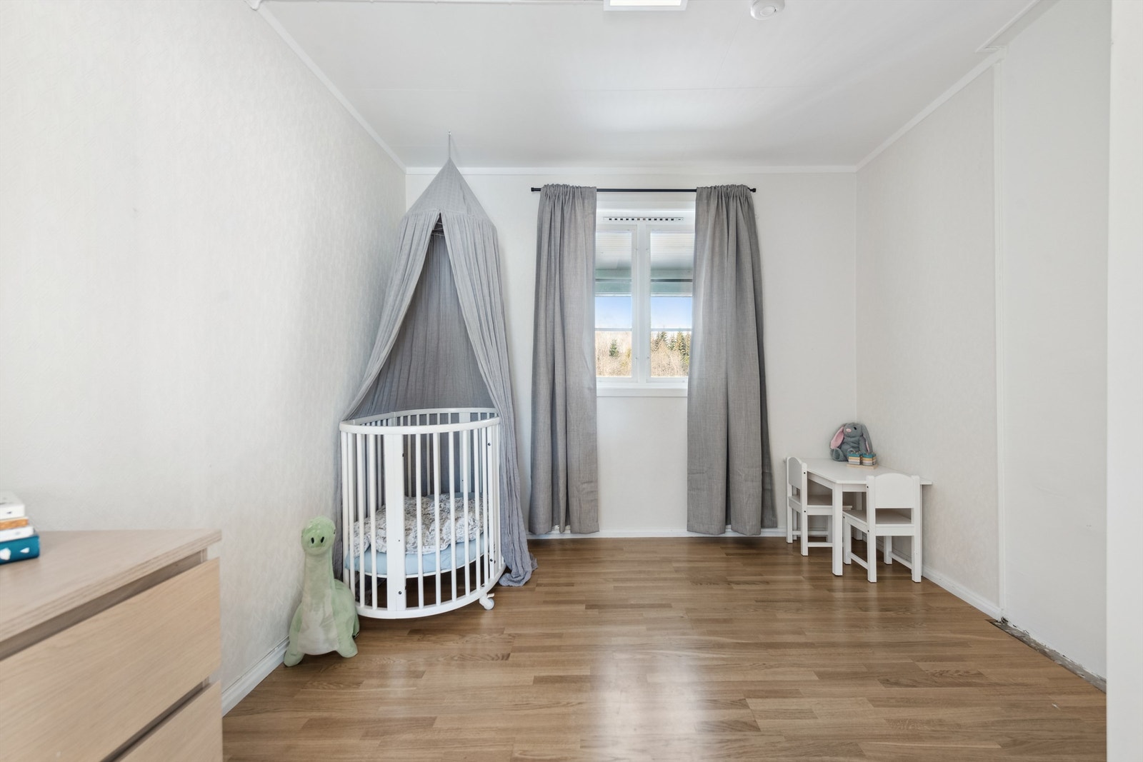 Boligen har i dag 5 soverom, alle plassert i andreetasje. Galleribilde