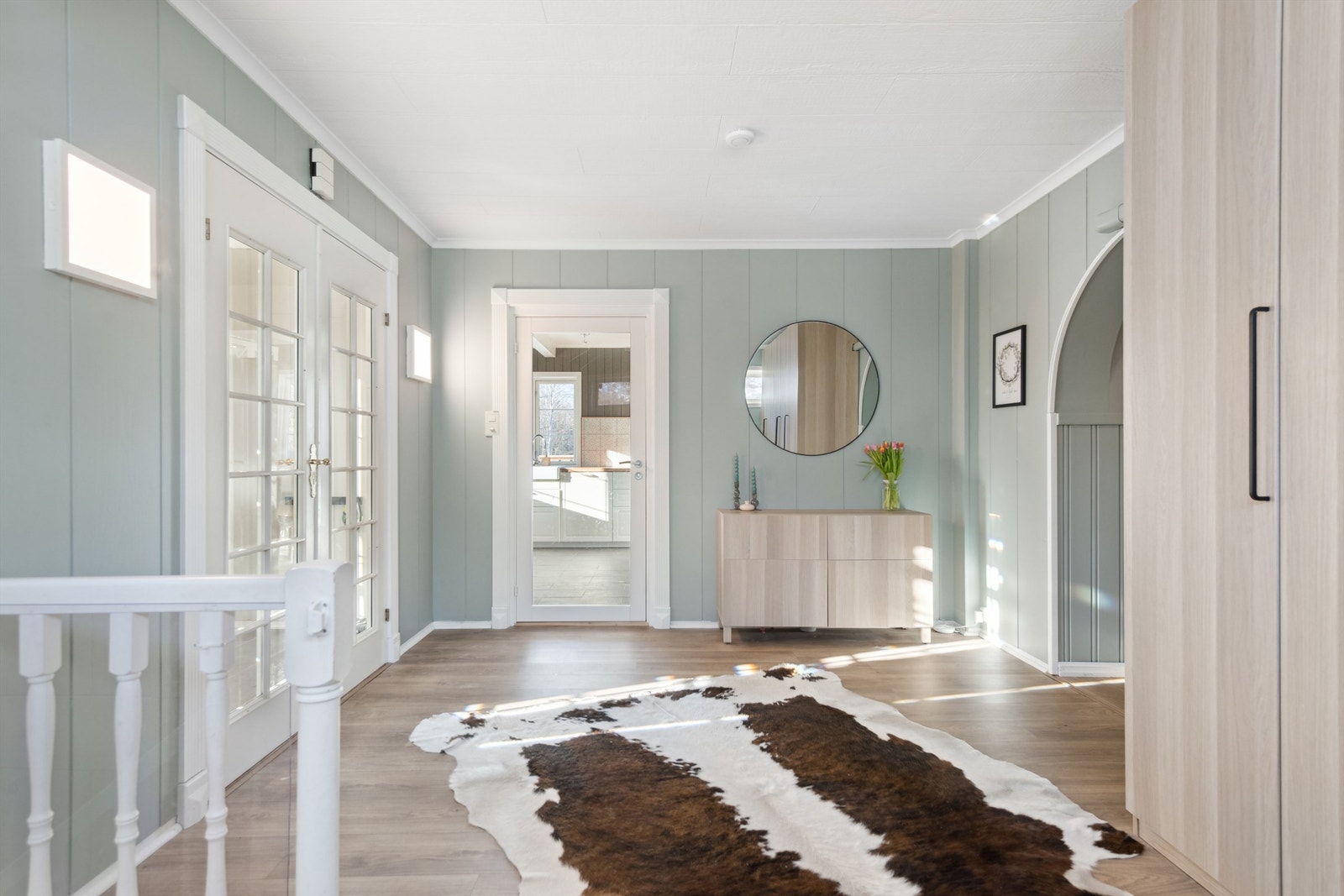 Innergang med adkomst til blant annet kjøkken. Galleribilde