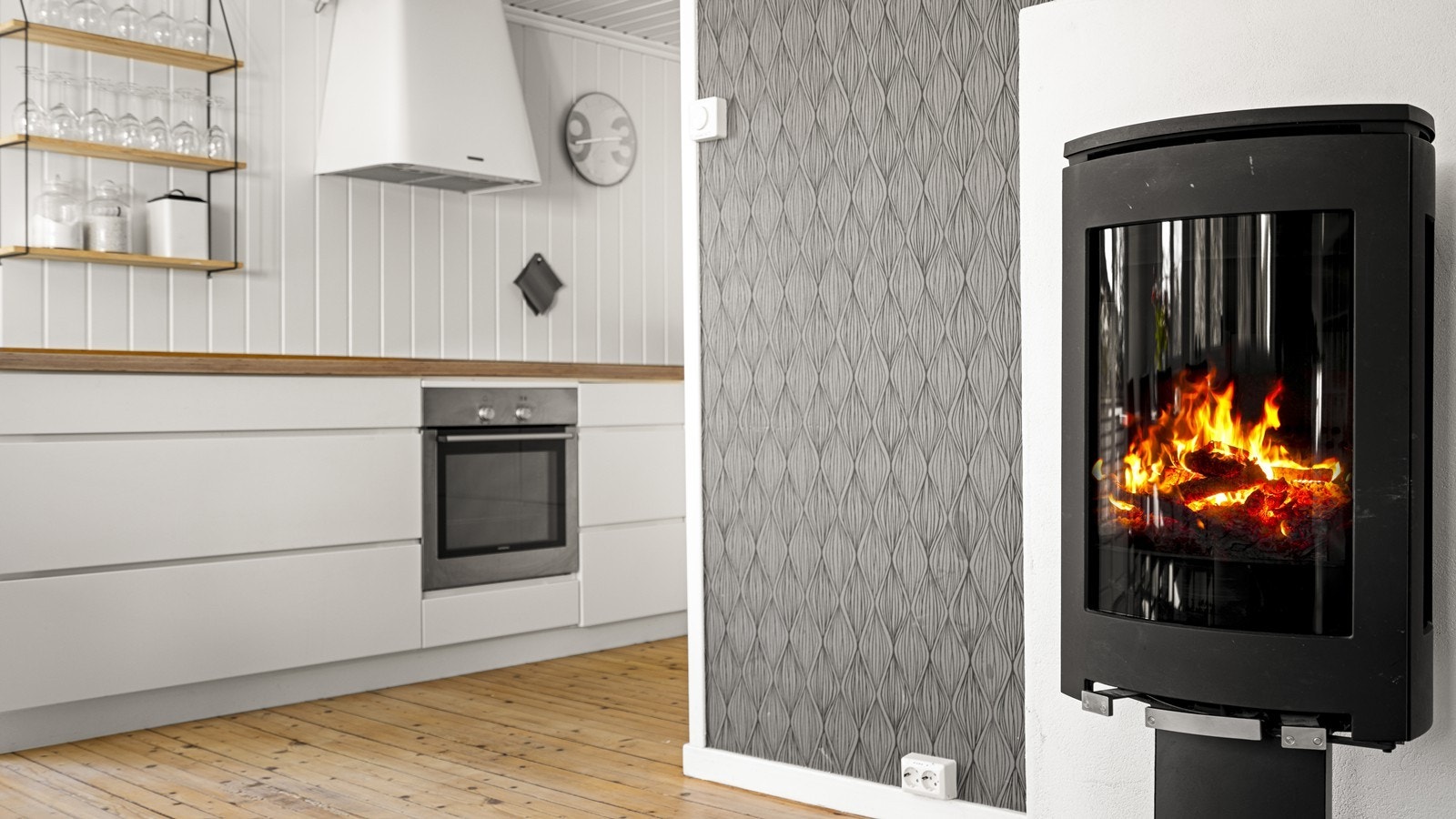 Det er delvis åpen løsning mot kjøkkenet Galleribilde