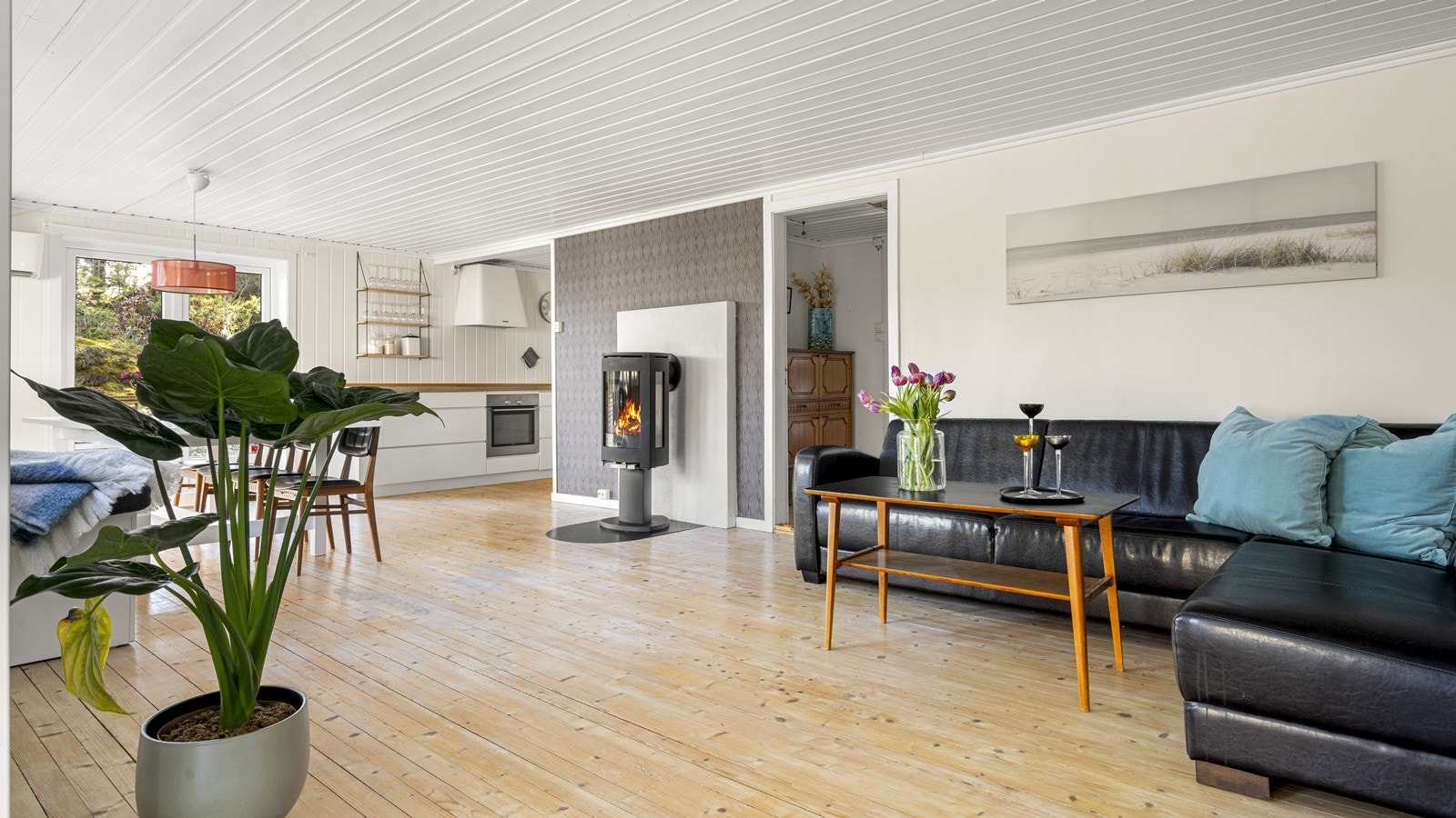 I andre etasje har hytten totalt to verandadører og en inngangsdør. Galleribilde