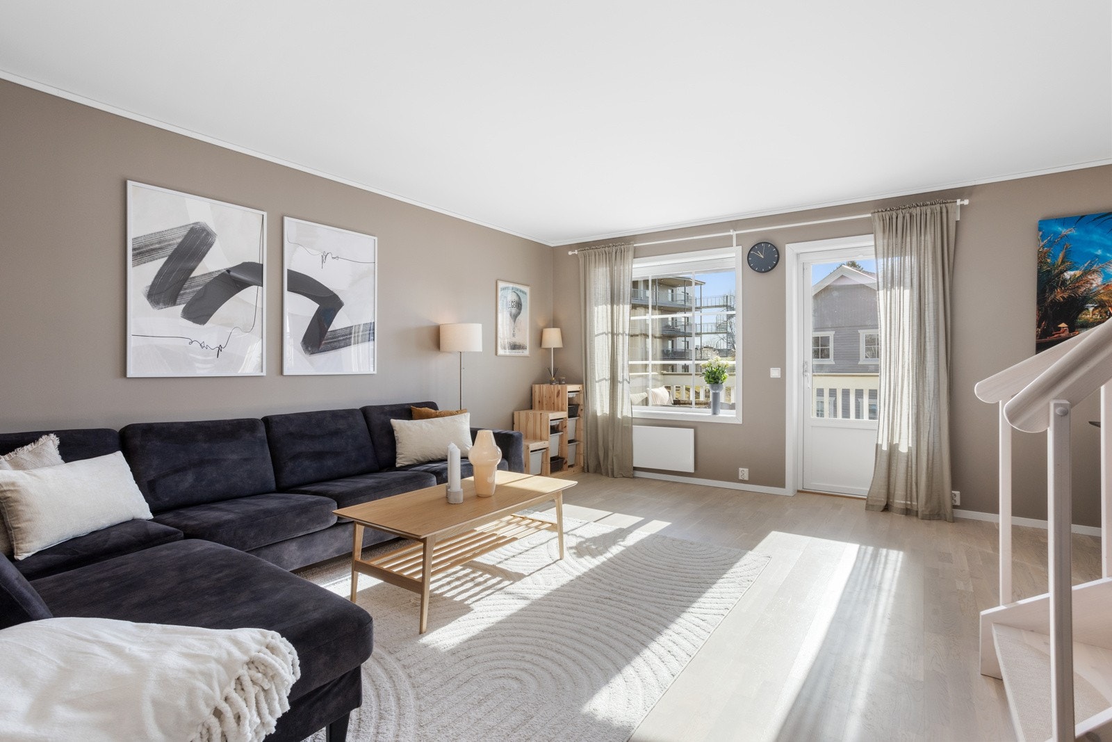 Velkommen til en flott 5-roms endeleilighet over to plan i Eplehagan 33! Galleribilde