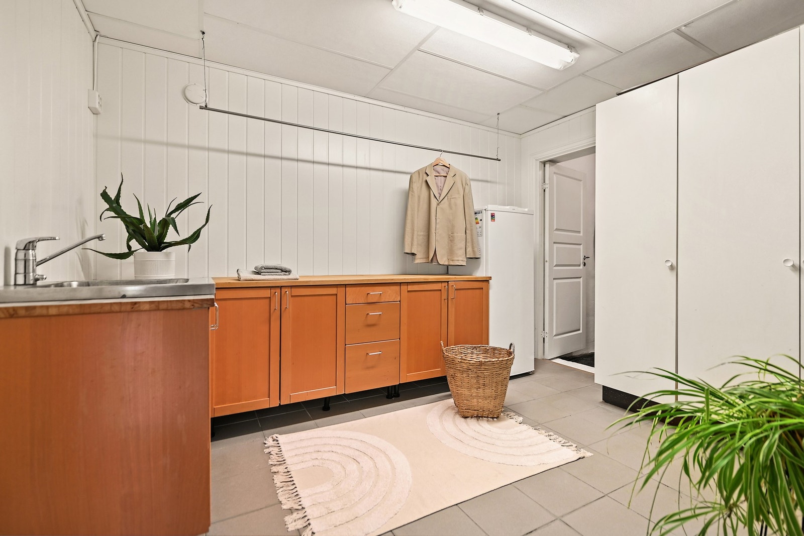 Et vaskerom som virkelig dekker behovene til både foreldre og hundeeiere! Galleribilde