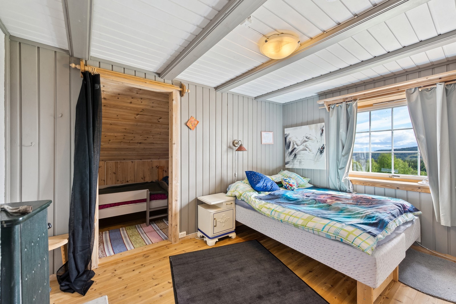 Sovereom 2 med plass til dobbeltseng og tilknytning til ekstra romsløsning. Galleribilde