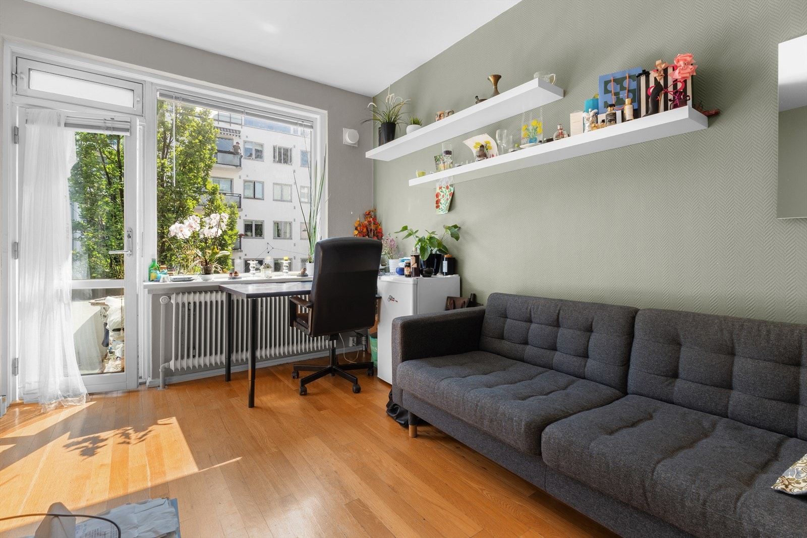 Fleksibel stueløsning gir rom for hjemmekontor eller ekstra sittegruppe. Galleribilde