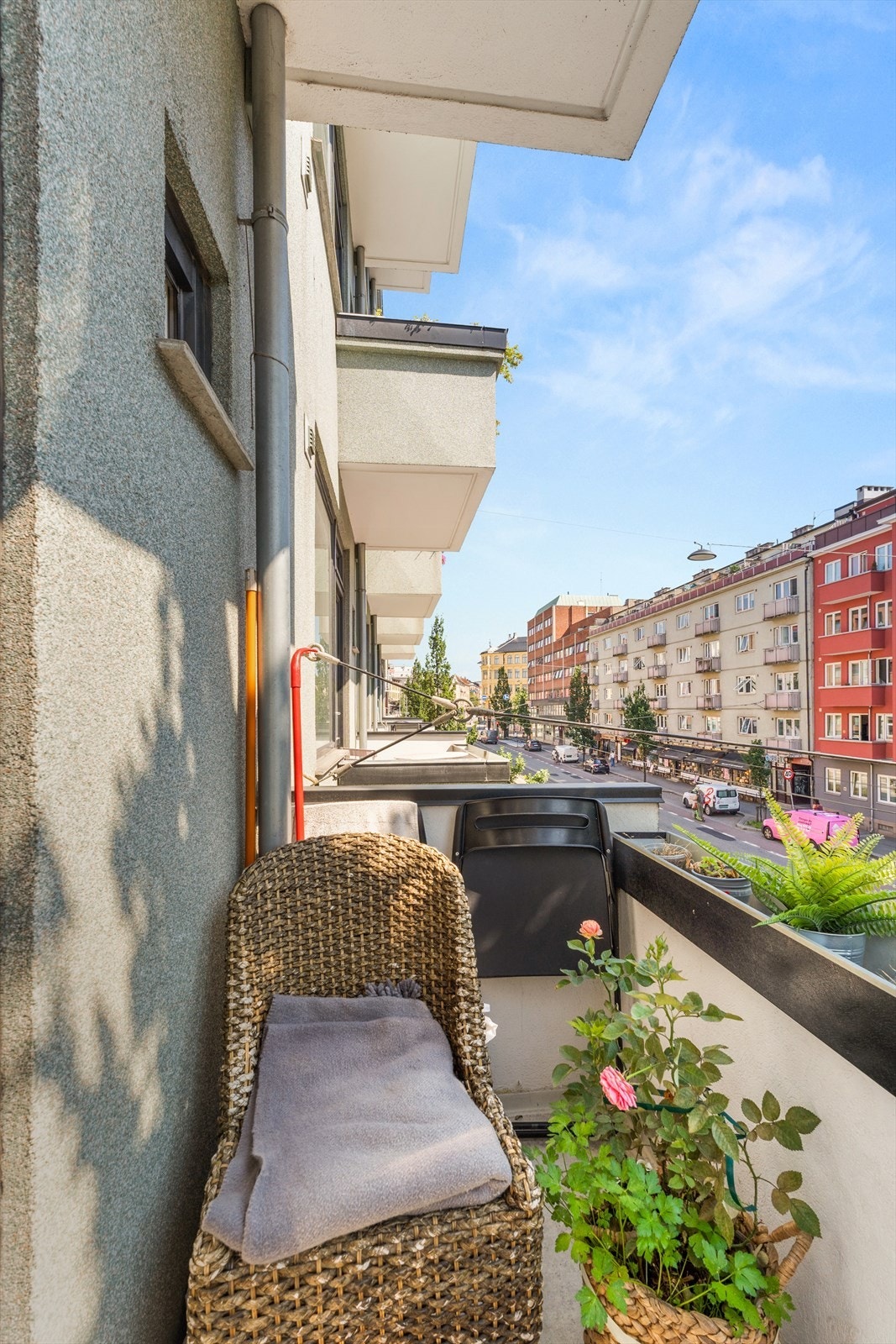 Sørøstvendt balkong på 2m² - perfekt for en liten sittegruppe. Galleribilde