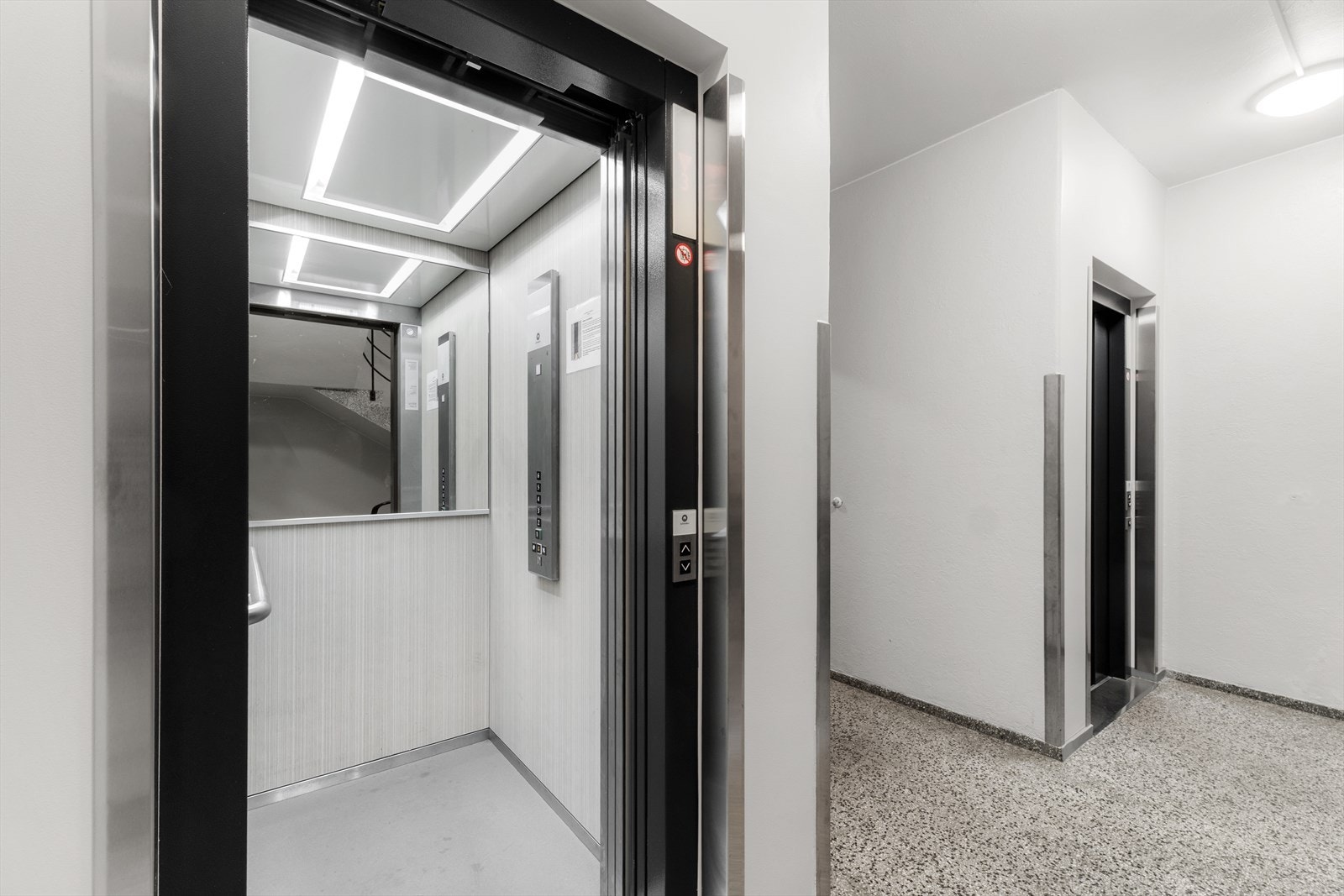 Heisadkomst gir enkel tilgjengelighet til leiligheten i byggets 3. etasje. Galleribilde