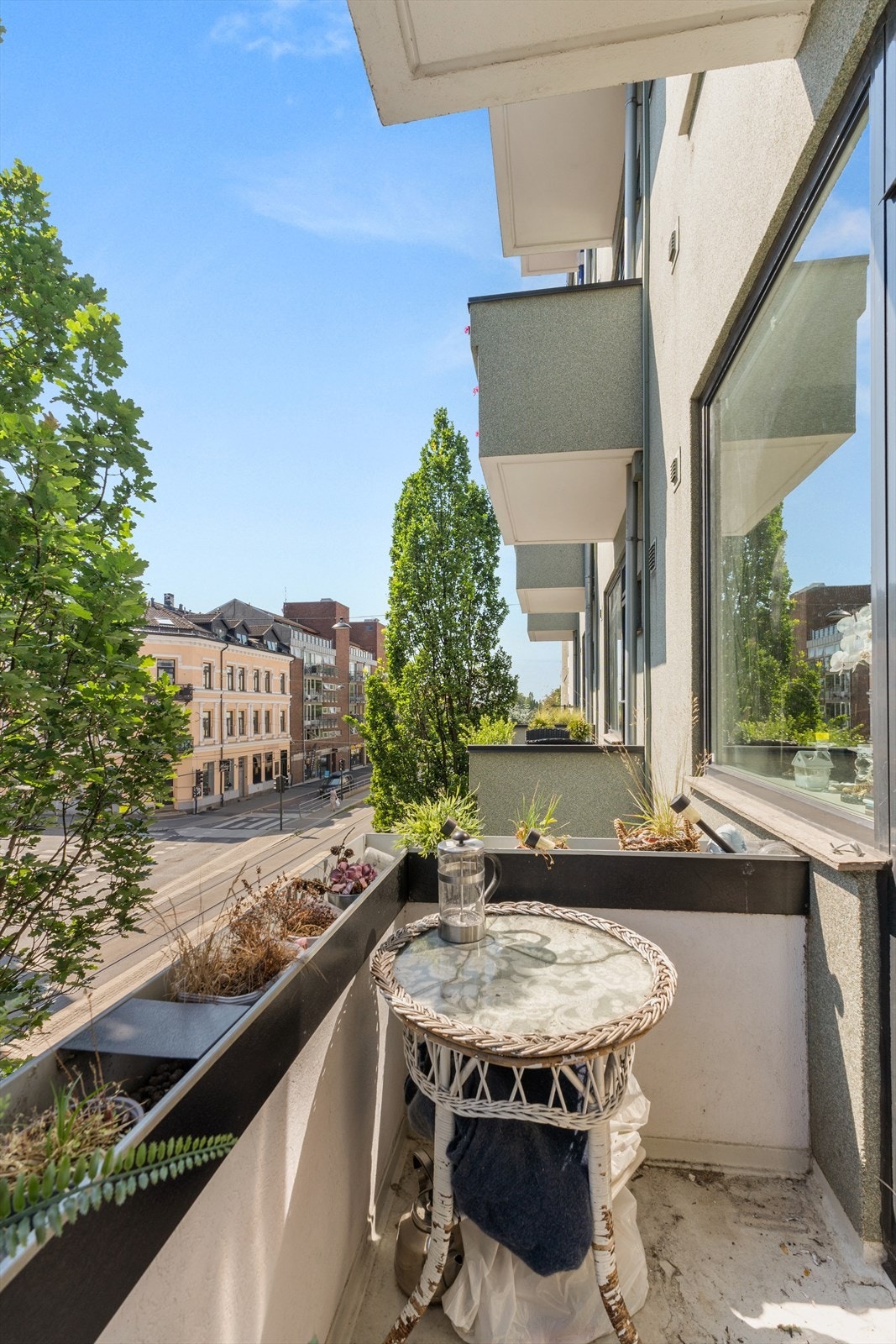 Balkongen har solid betonggulv Galleribilde