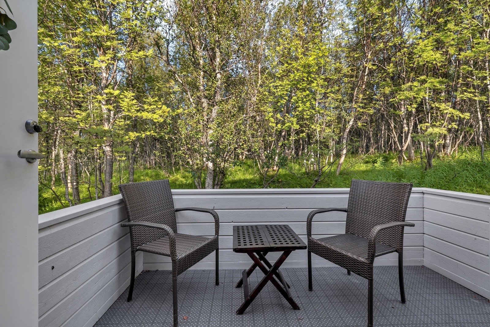 Her sitter du skjermet og kan nyte morgenkaffen Galleribilde