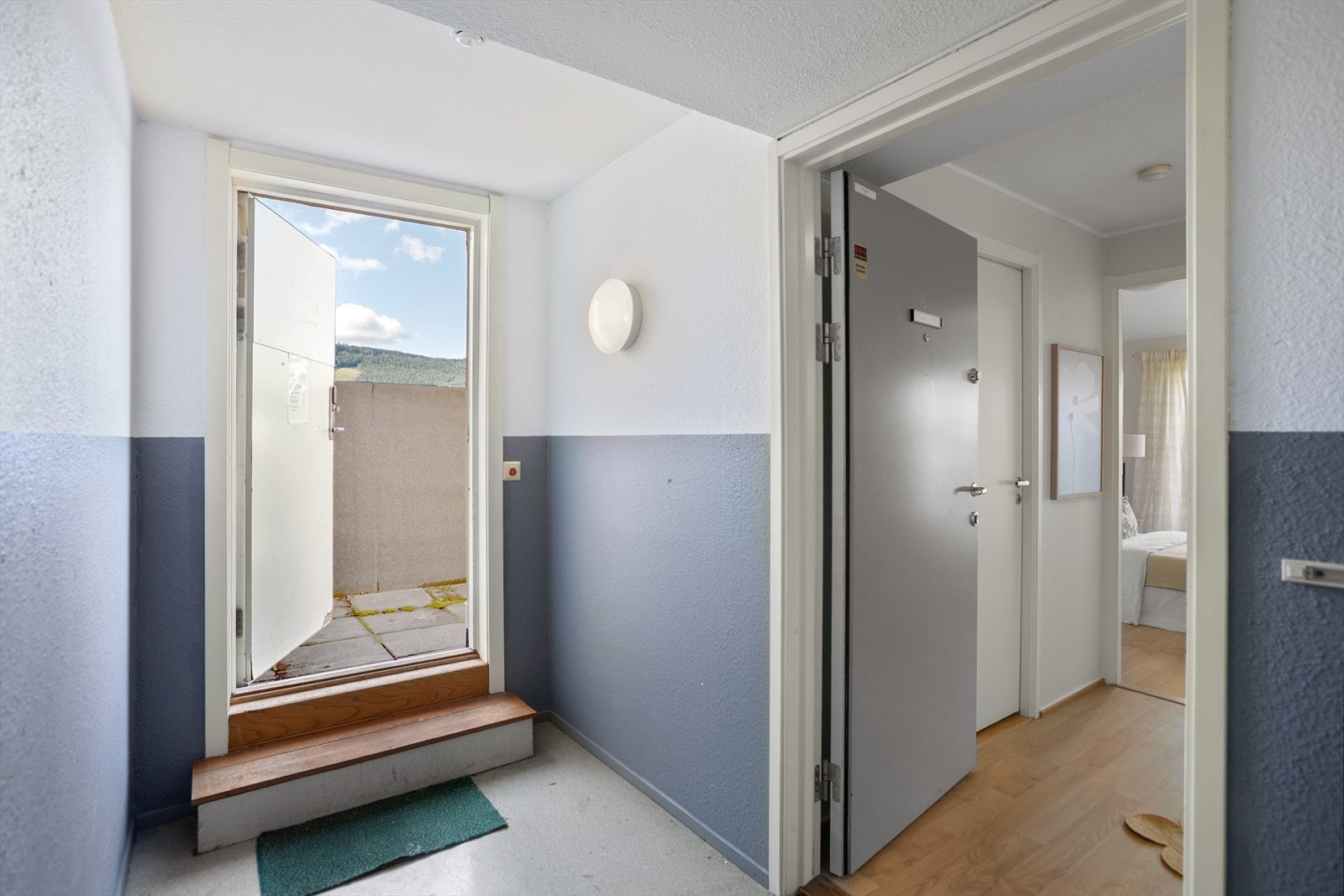 Felles gang med adkomst til leiligheten Galleribilde