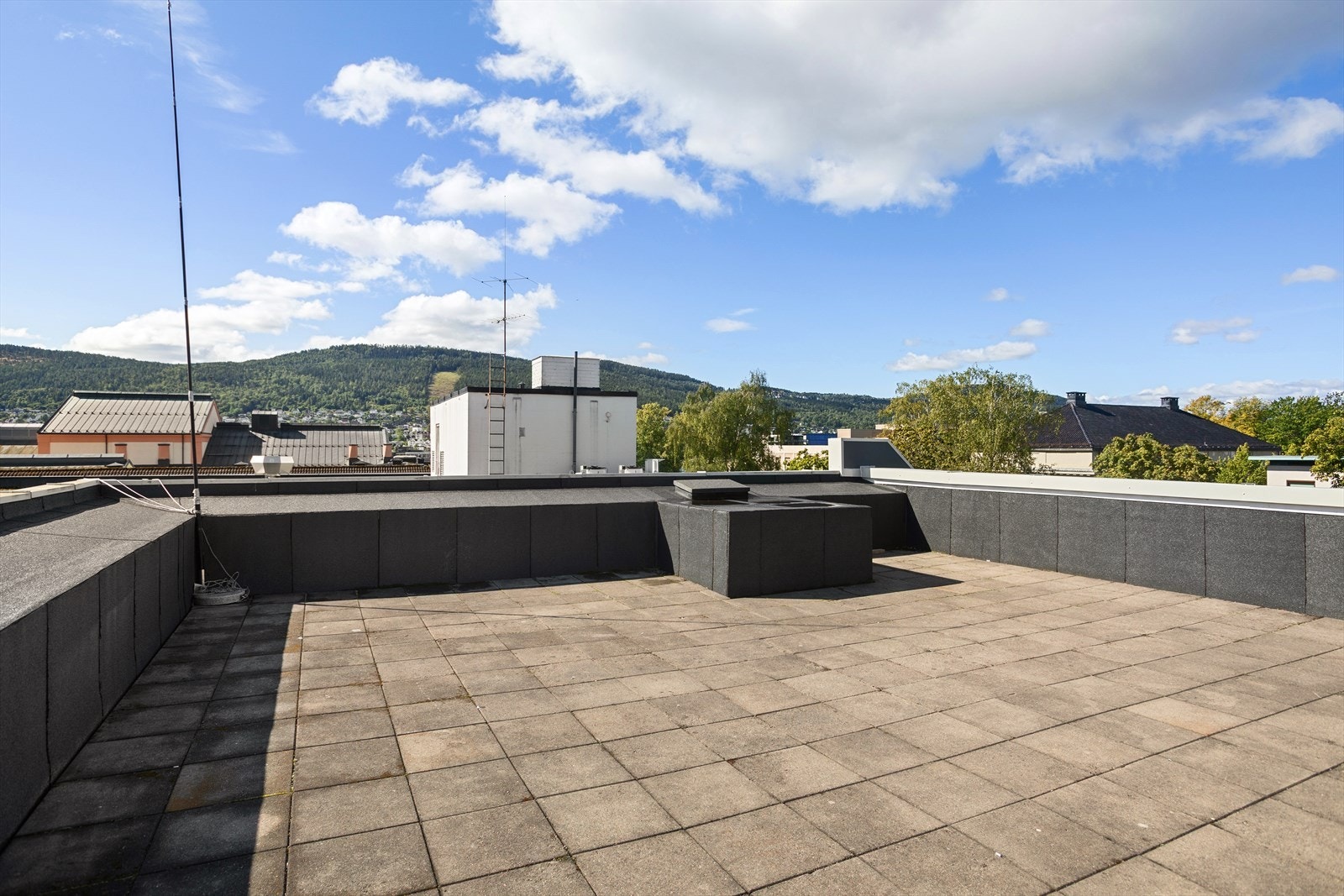 Tilgang til felles takterrasse med fine sol- og utsiktsforhold Galleribilde
