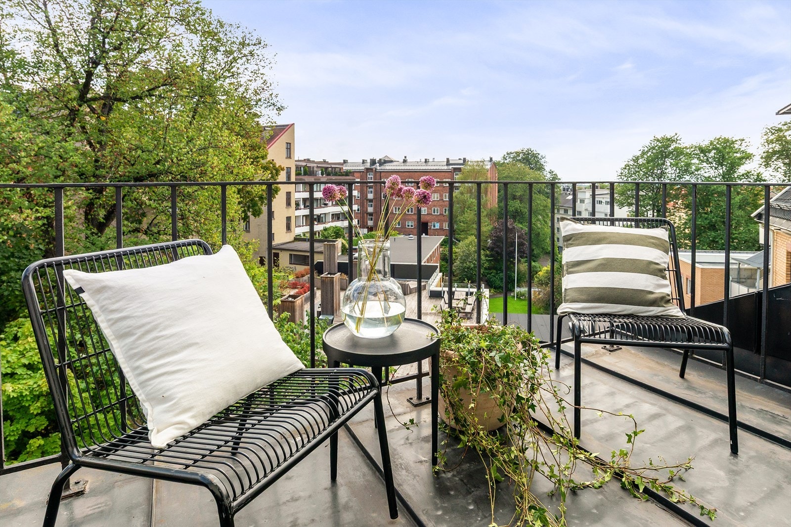 Fra soverommet er det videre adkomst til taket, det gjøres oppmerksom på at dette ikke er en balkong. Galleribilde