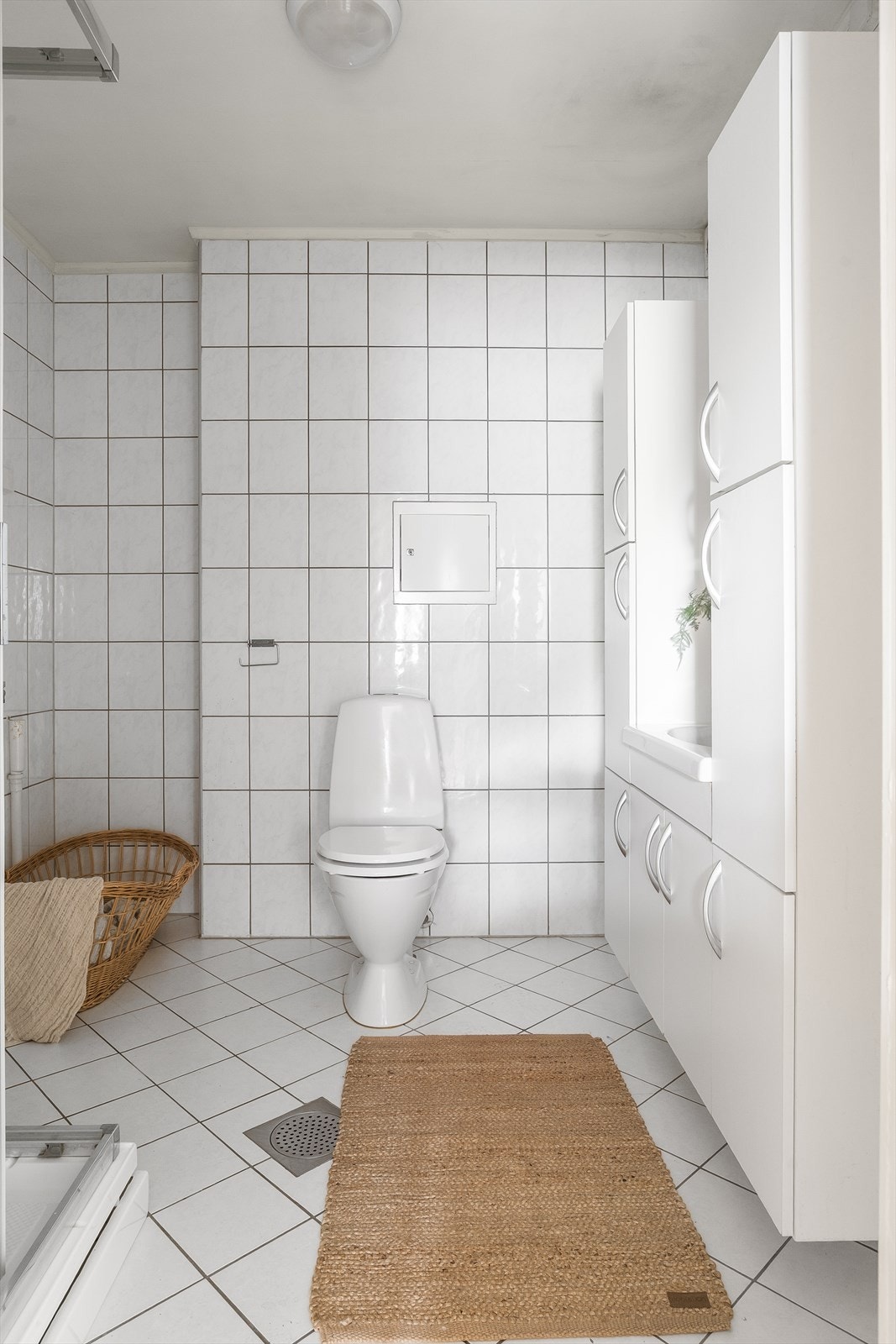 Det er opplegg til vaskemaskin på badet. Galleribilde