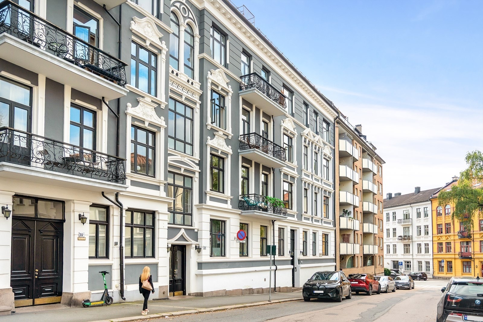 Det er kort vei dagligvare, shopping, apotek og offentlig kommunikasjon. Galleribilde