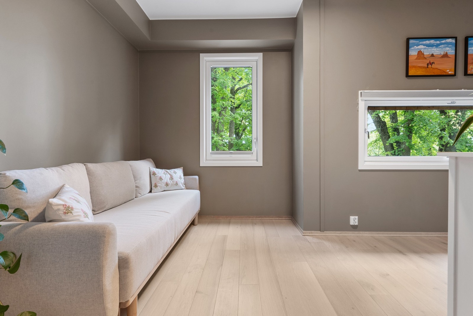 Gardinstang på soverom 1 samt solskjerming på ekstra soverom følger med. Galleribilde