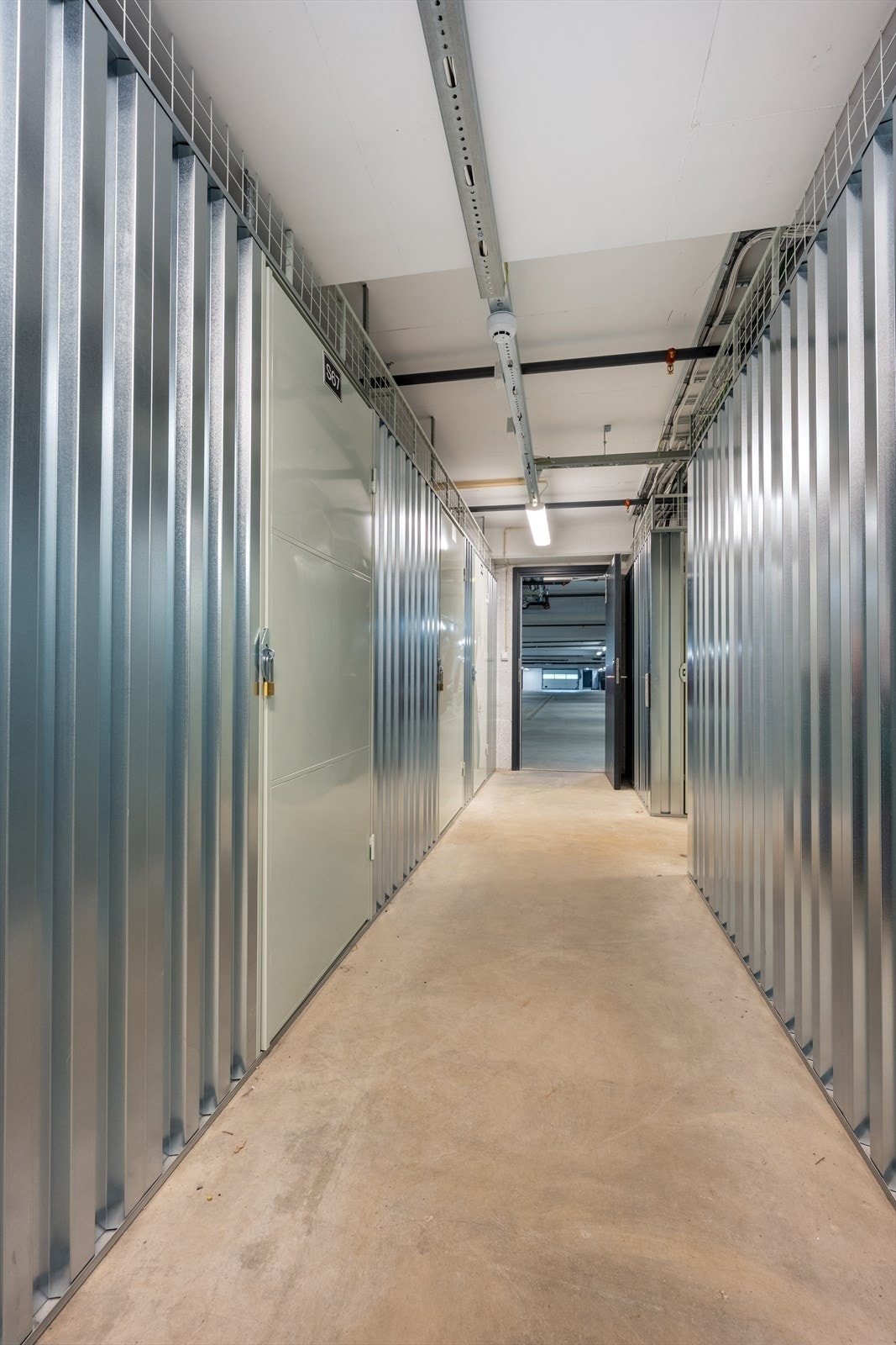 Egen bod i felles garasjeanlegg. Galleribilde