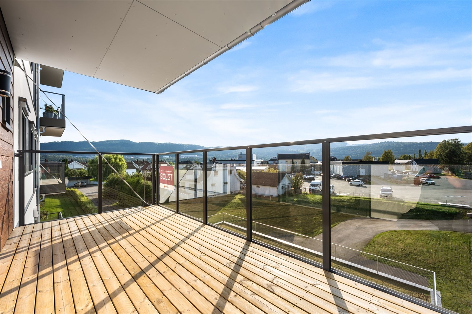 Det er god plass til ønsket møblement på balkongen. Galleribilde