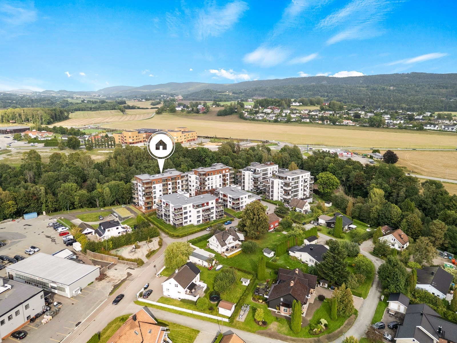 Leiligheten ligger i et rolig og tilbaketrukket område - her kan du flytte rett inn! Galleribilde