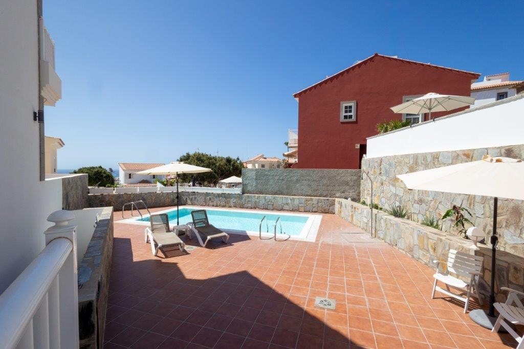 Hyggelig bassengområde som deles mellom kun 6 familier. Galleribilde